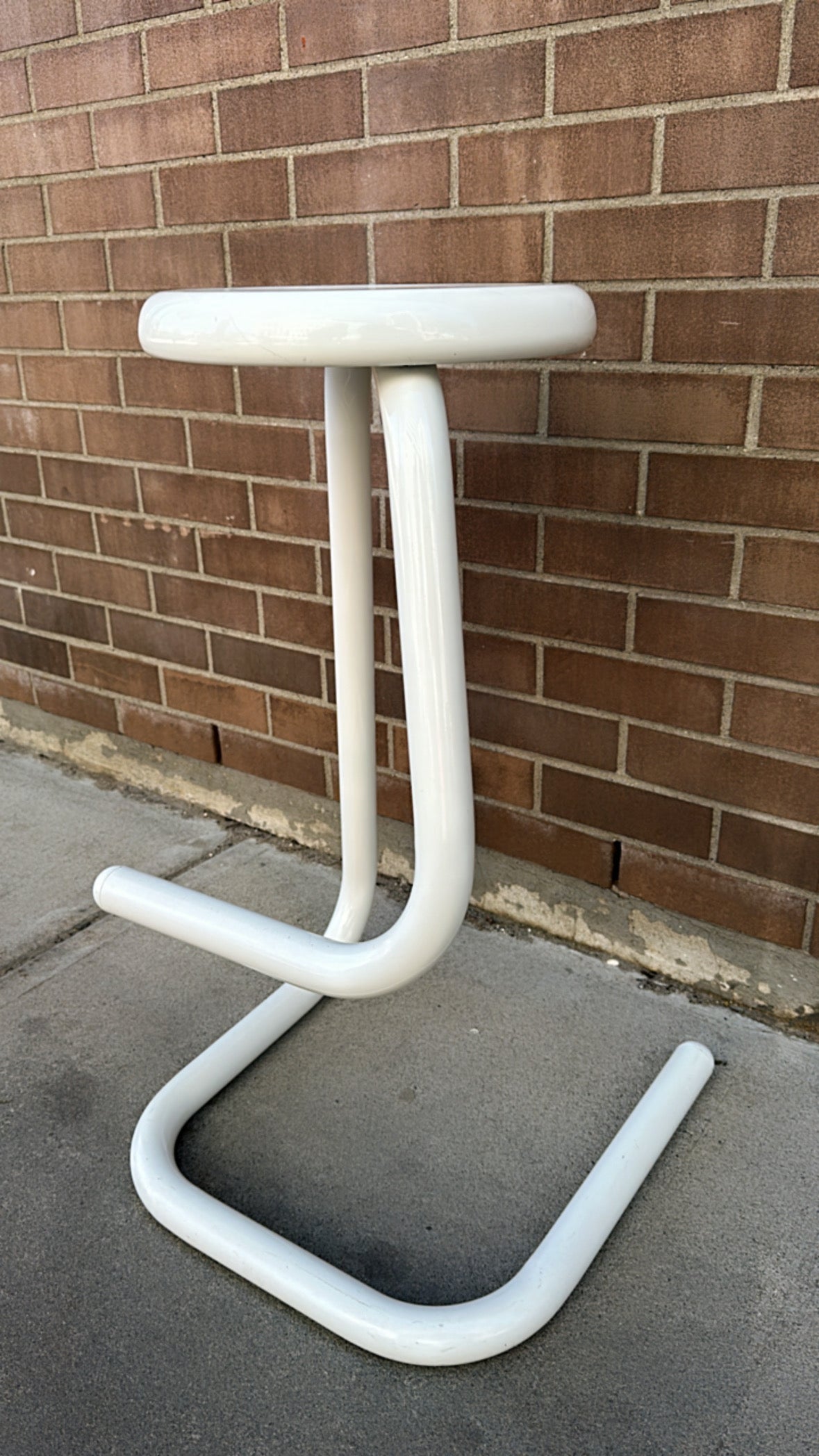 Paperclip Stool (RENTAL)