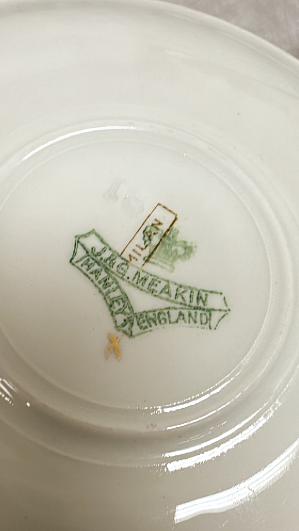 J & G MEAKIN Cups & Saucers