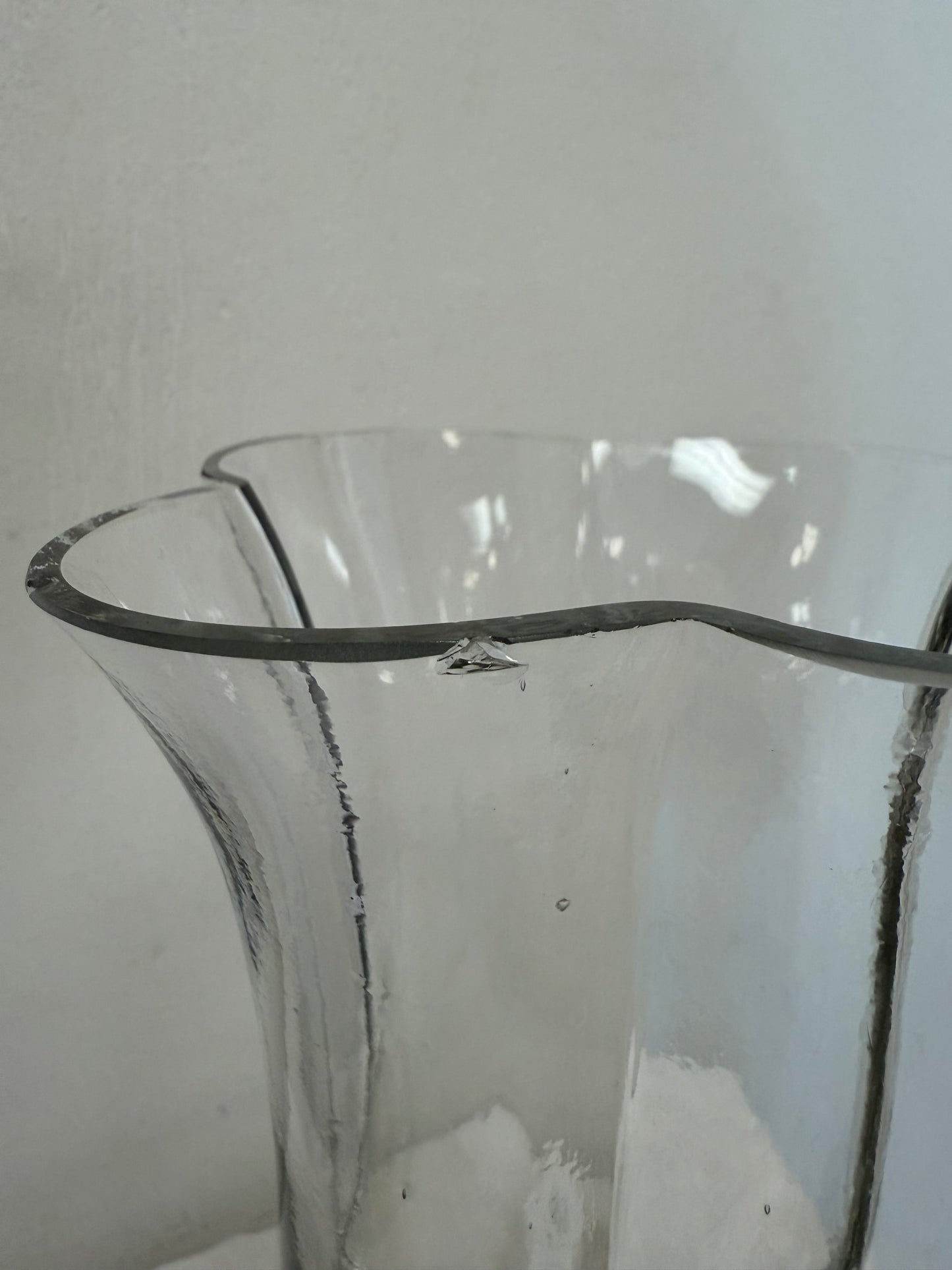 80s WAVY VASE