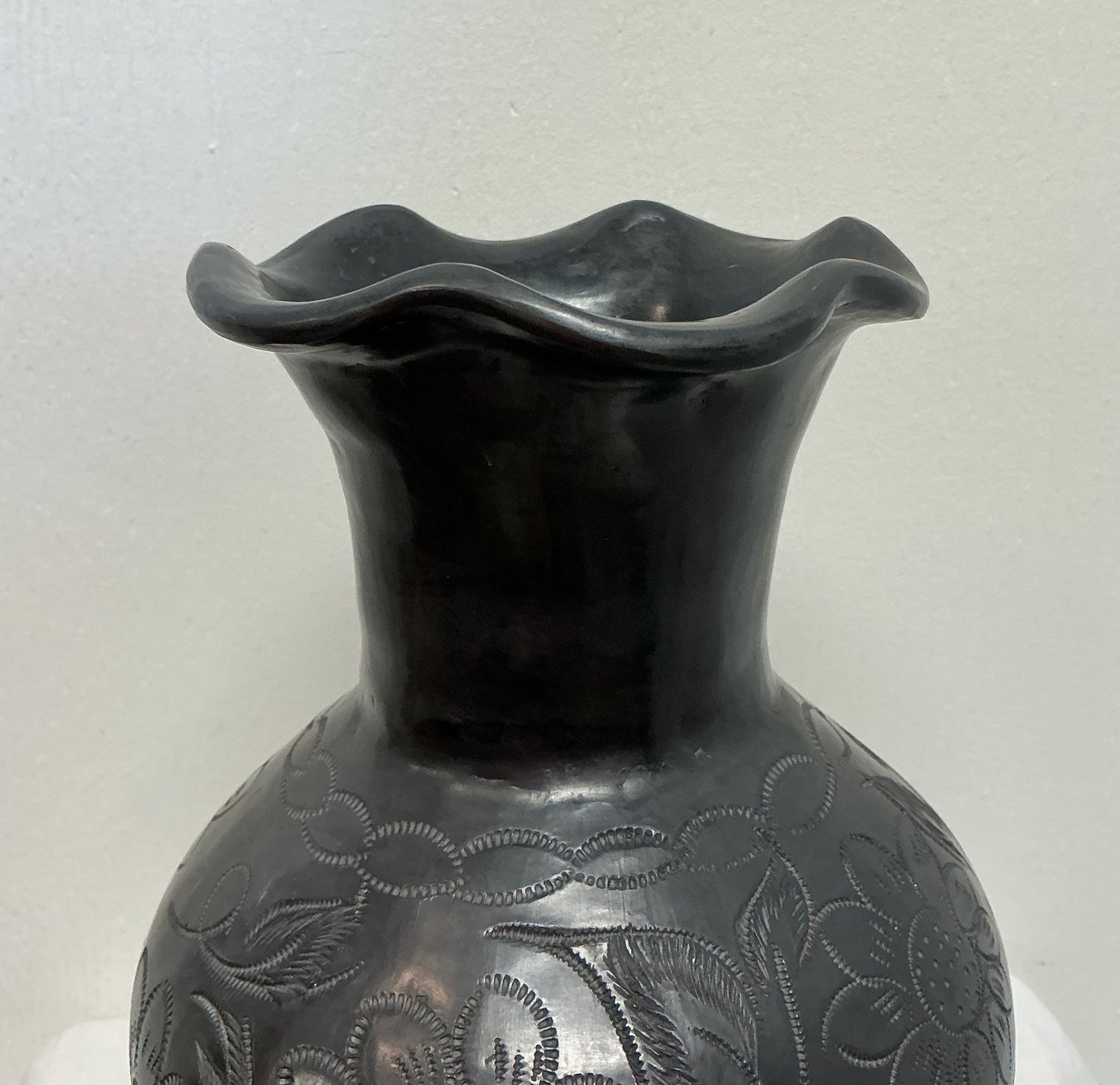 OAXACAN BARRO NEGRO BLACK CLAY VASE WITH RUFFLED RIM & FLORAL DESIGN