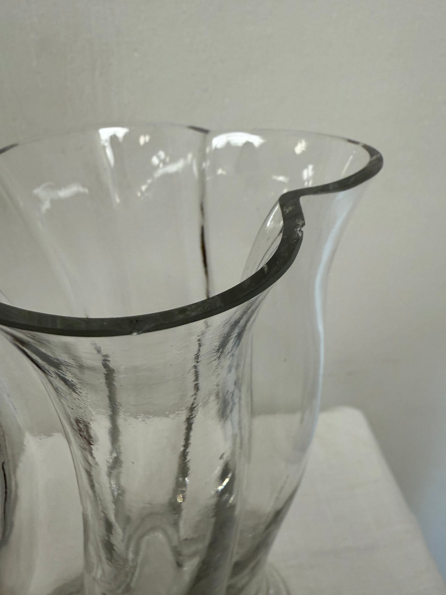 80s WAVY VASE