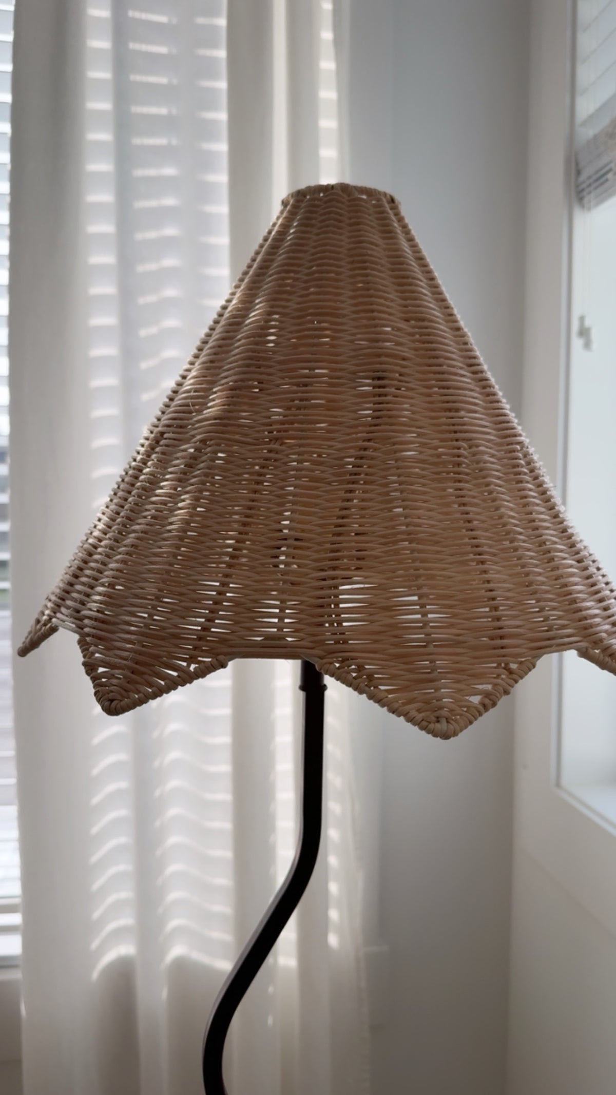 Wavy Floor Lamp