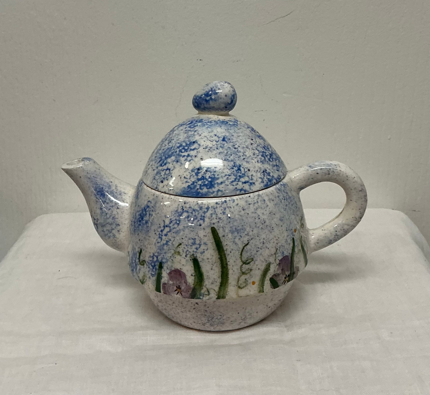 VINTAGE HAND-PAINTED WHIMSICAL 3-PC STACKABLE TEAPOT SET