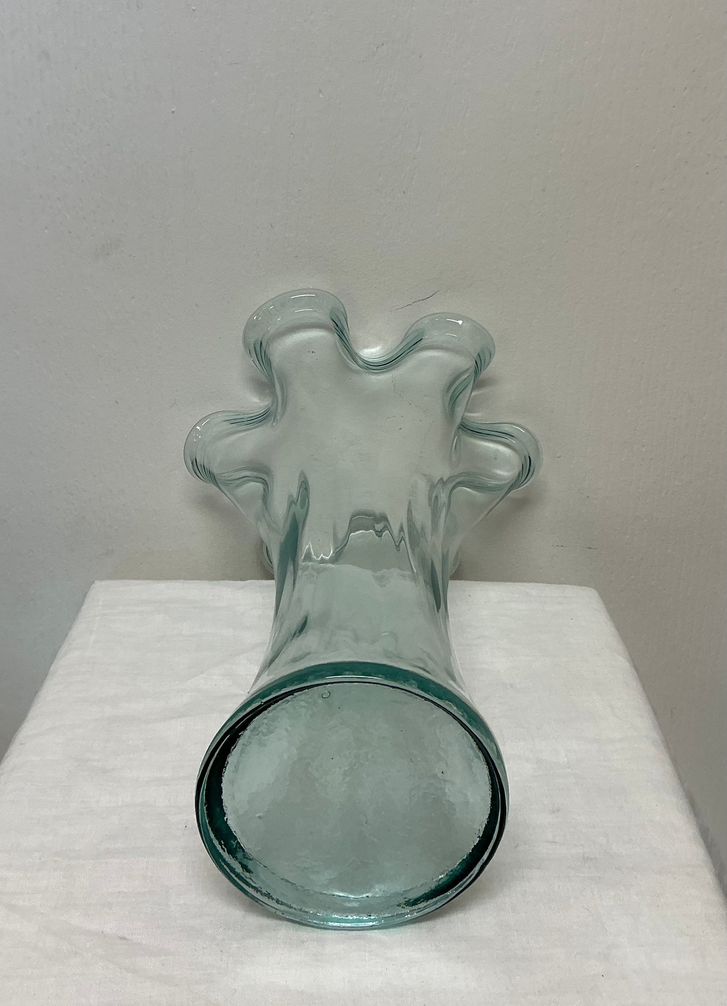 RECYCLED GLASS FLUTED/WAVY VASE