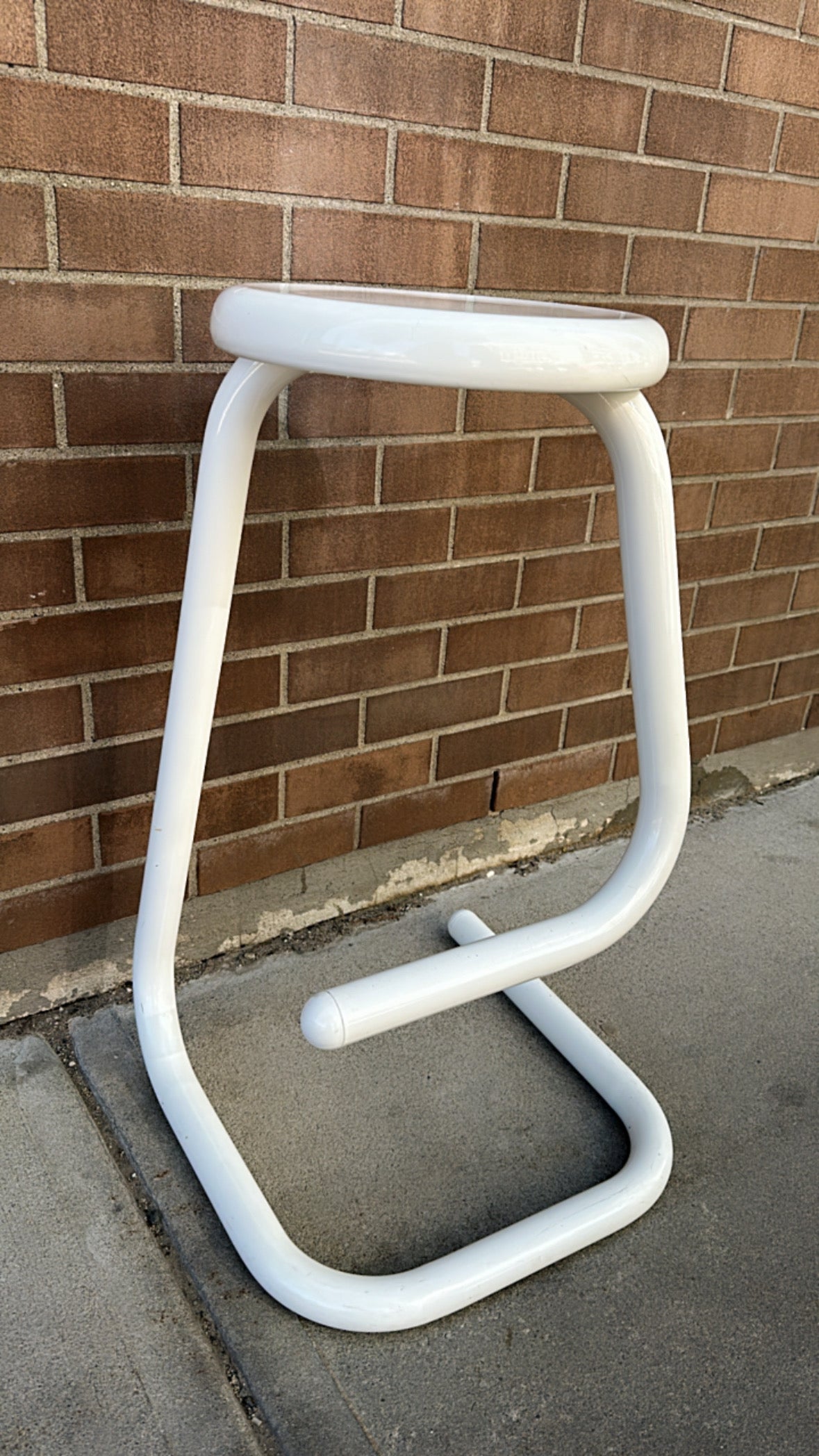 Paperclip Stool (RENTAL)