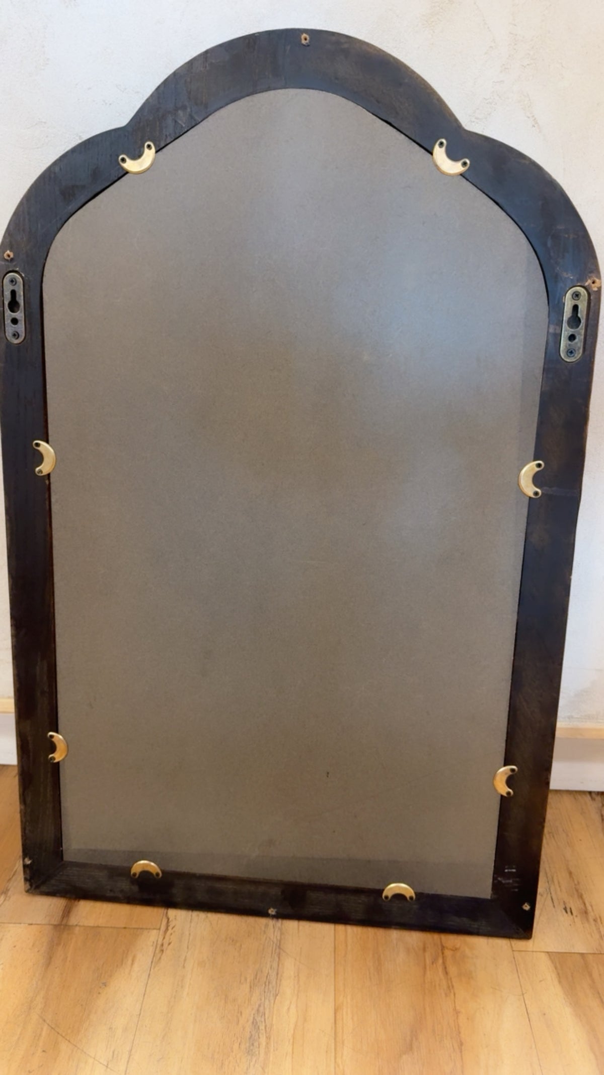 VINTAGE SCALLOPED ARCH WOOD MIRROR