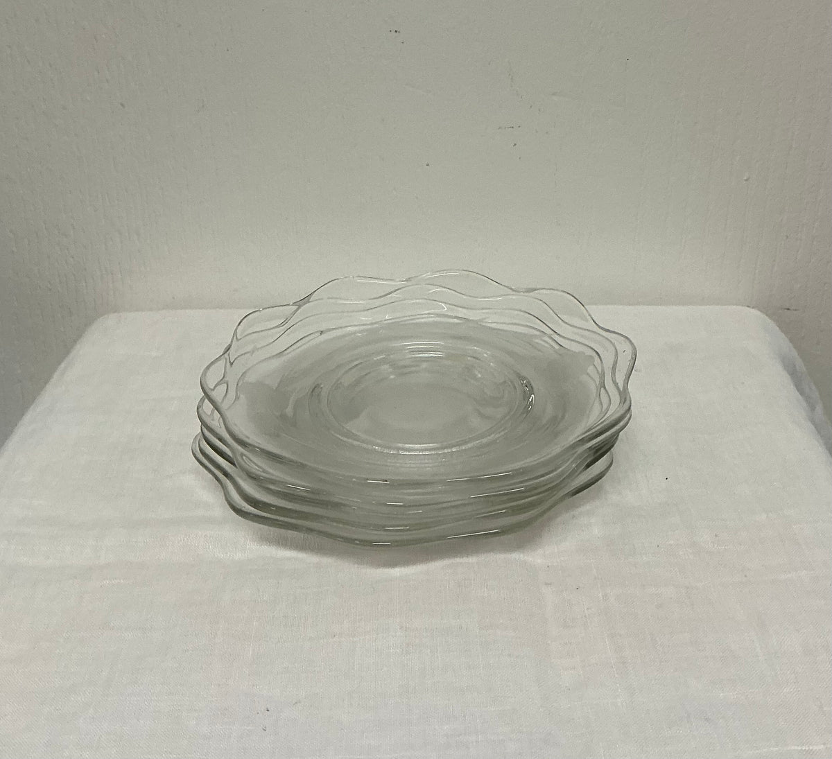 CANTERBURY CLEAR GLASS SCALLOPED-EDGE PLATES