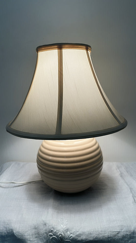 Vntg Round Table Lamp
