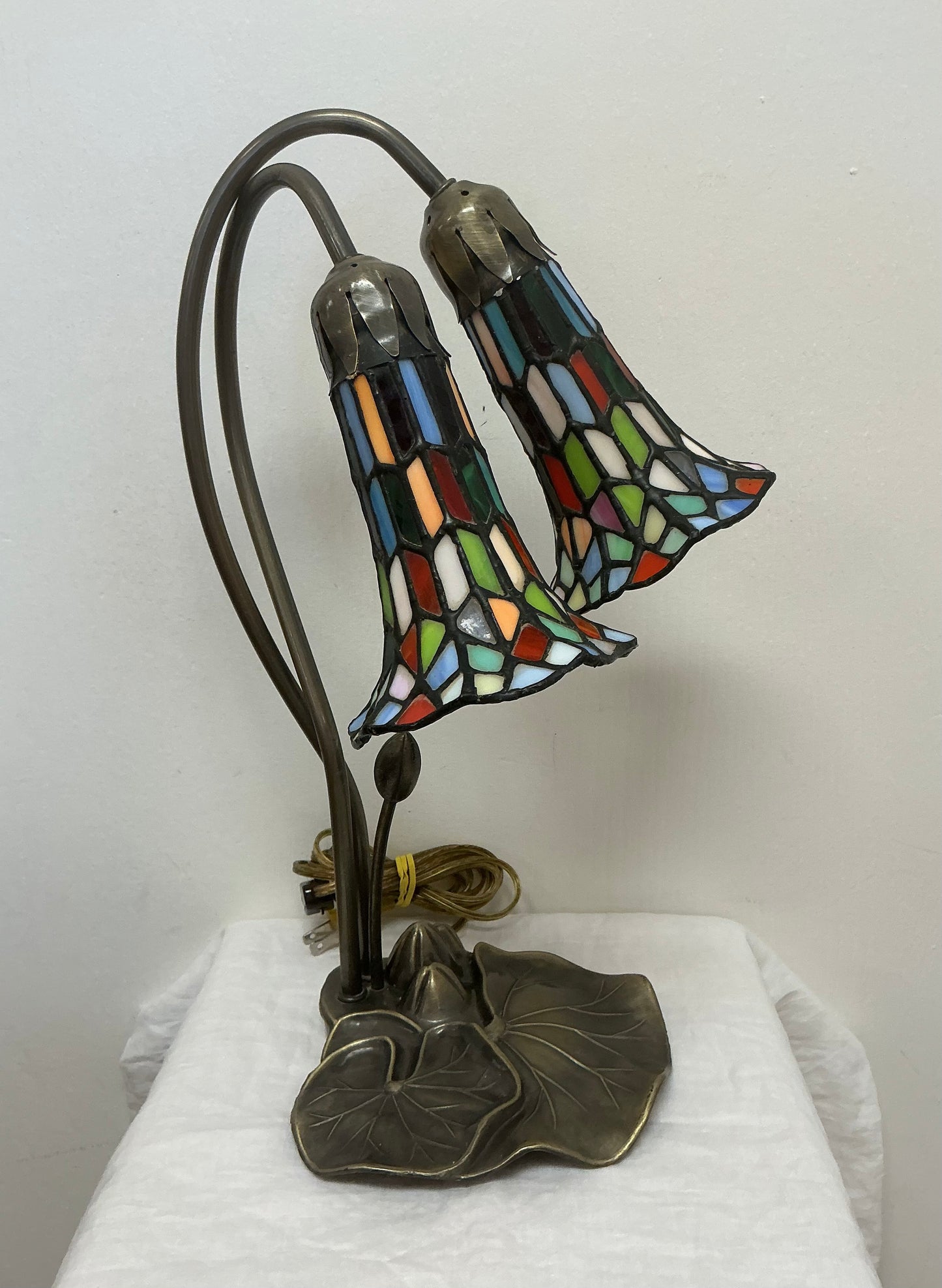 Tiffany-Style Stained Lily Lamp