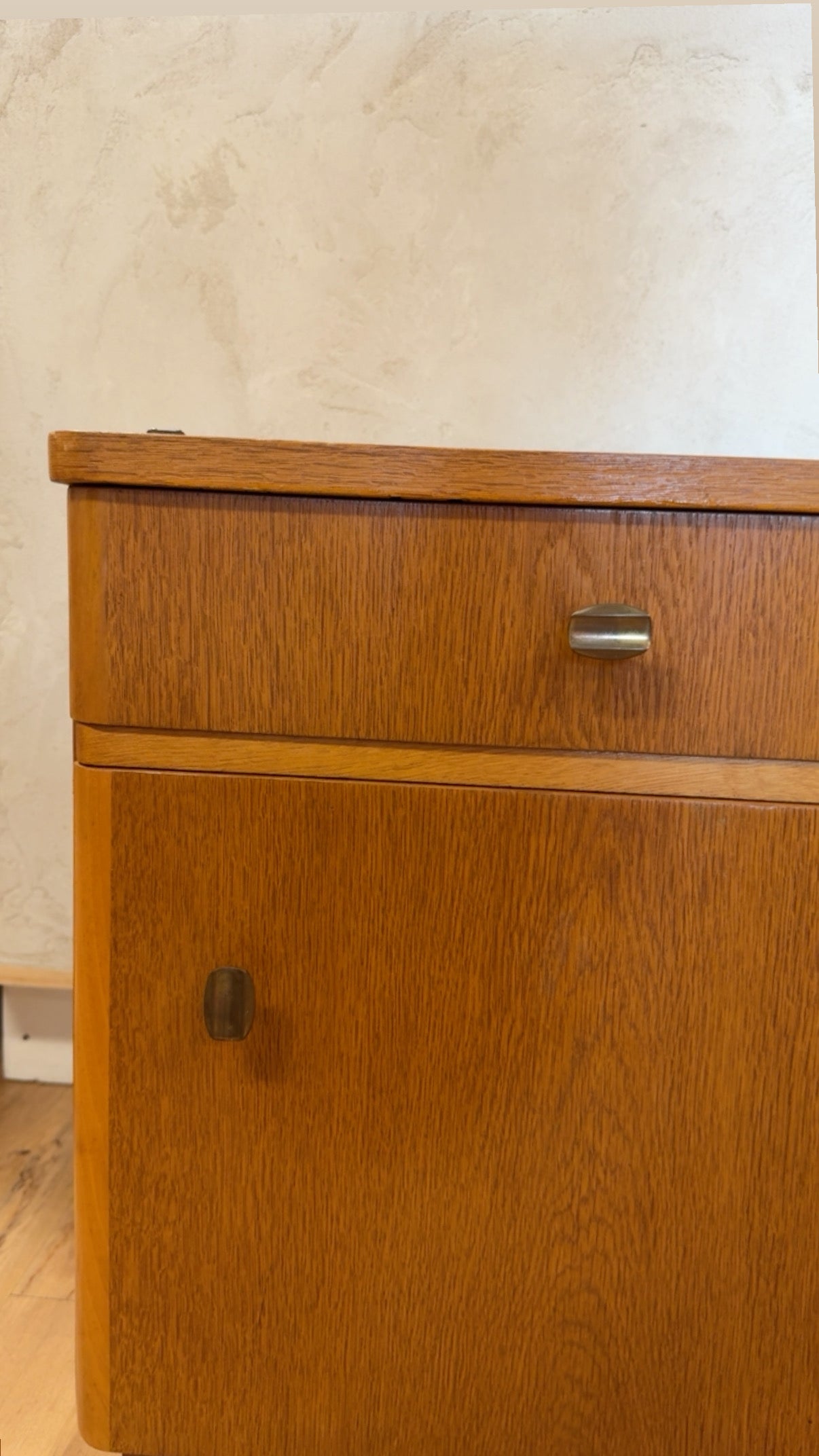 Mid-Century Modern Art Deco-Style Maple Wood Nightstands – Set of 2