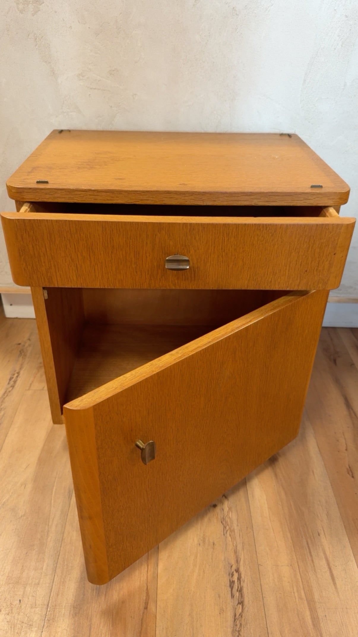Mid-Century Modern Art Deco-Style Maple Wood Nightstands – Set of 2