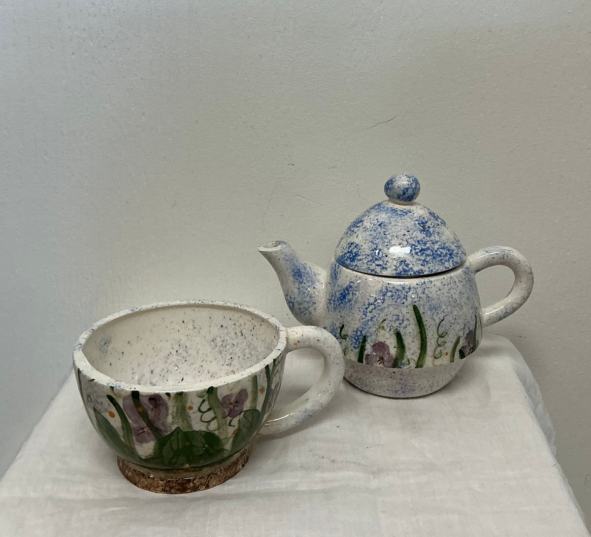 VINTAGE HAND-PAINTED WHIMSICAL 3-PC STACKABLE TEAPOT SET