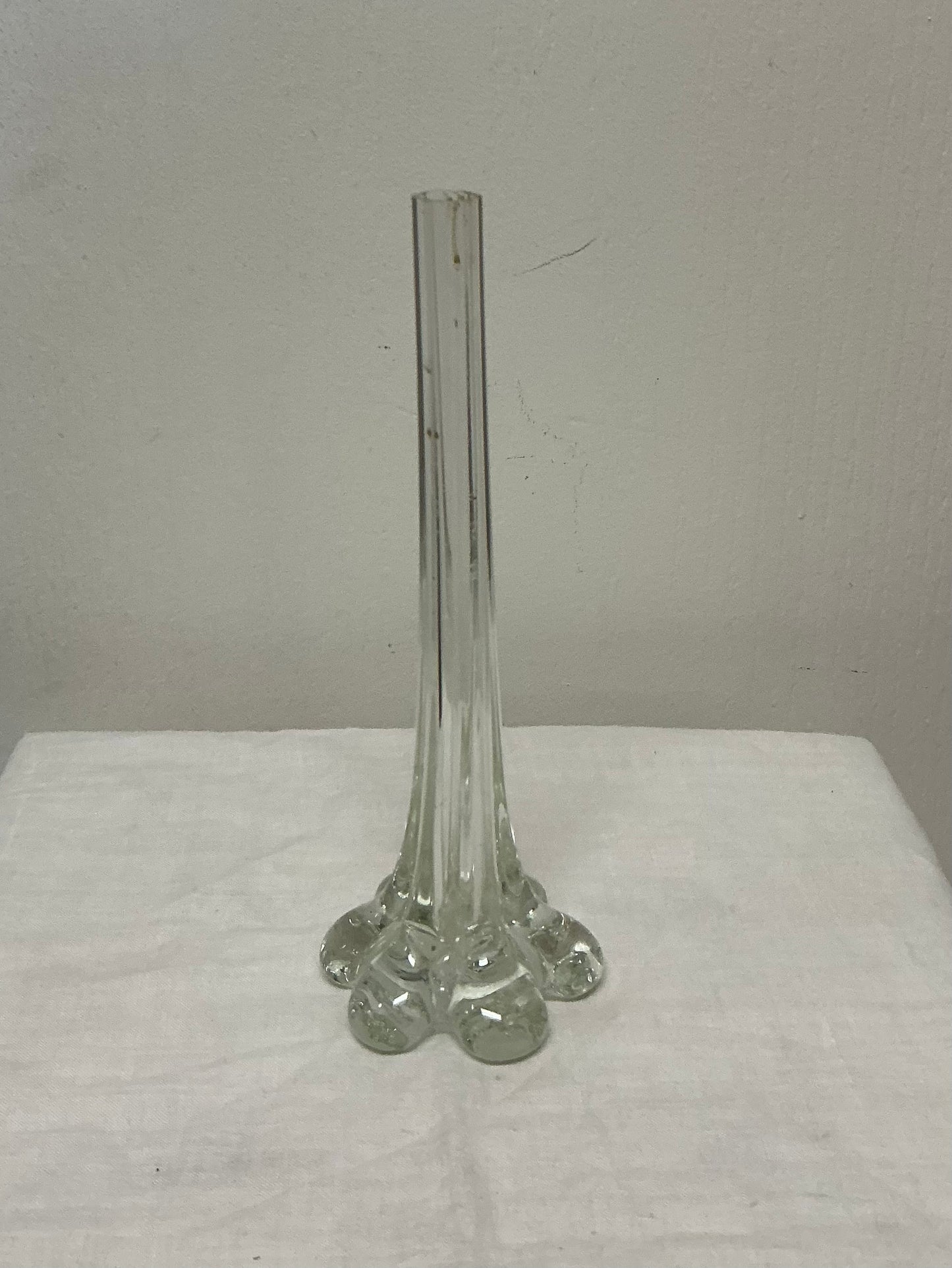 VINTAGE SCALLOPED BUD VASE