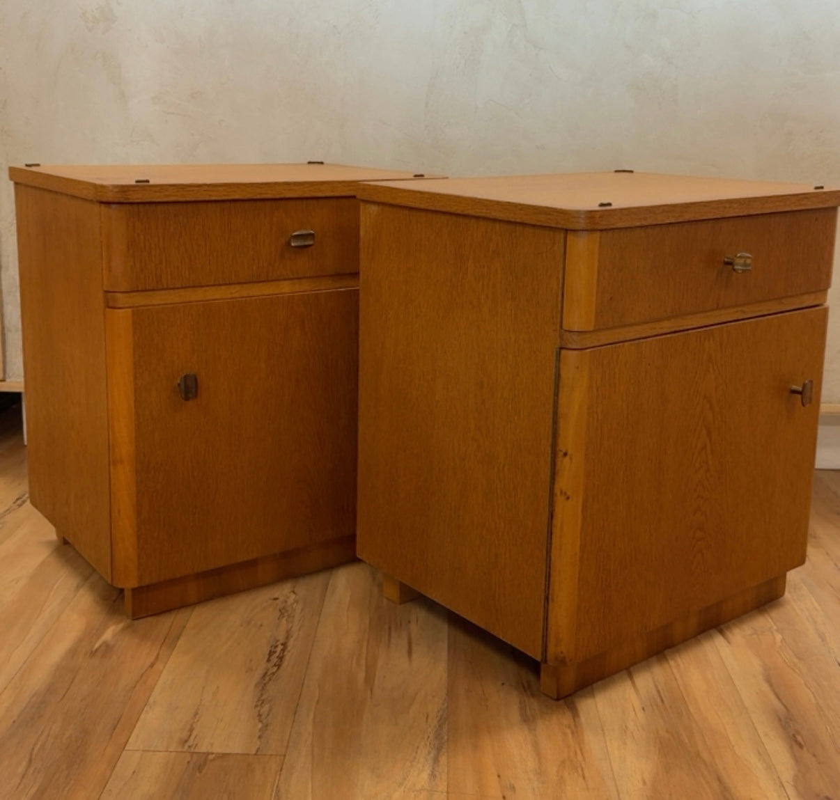Mid-Century Modern Art Deco-Style Maple Wood Nightstands – Set of 2
