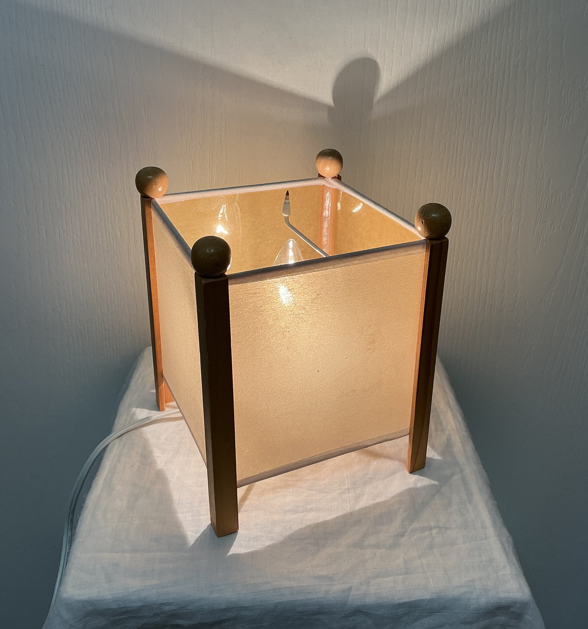 VINTAGE TAROGO JAPAN MOTION TABLE LAMP