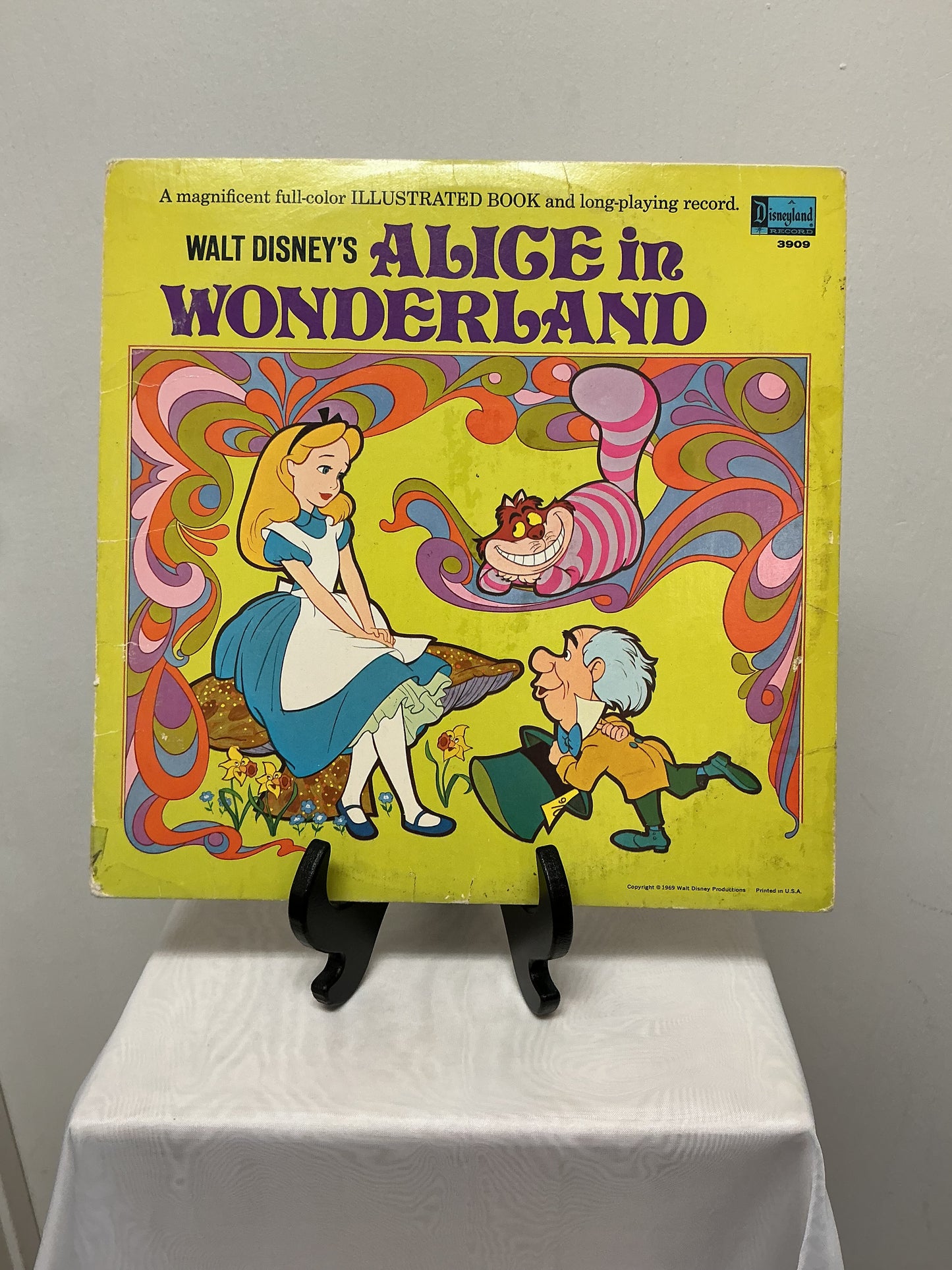 Alice In Wonderland Illustrated Book and Record