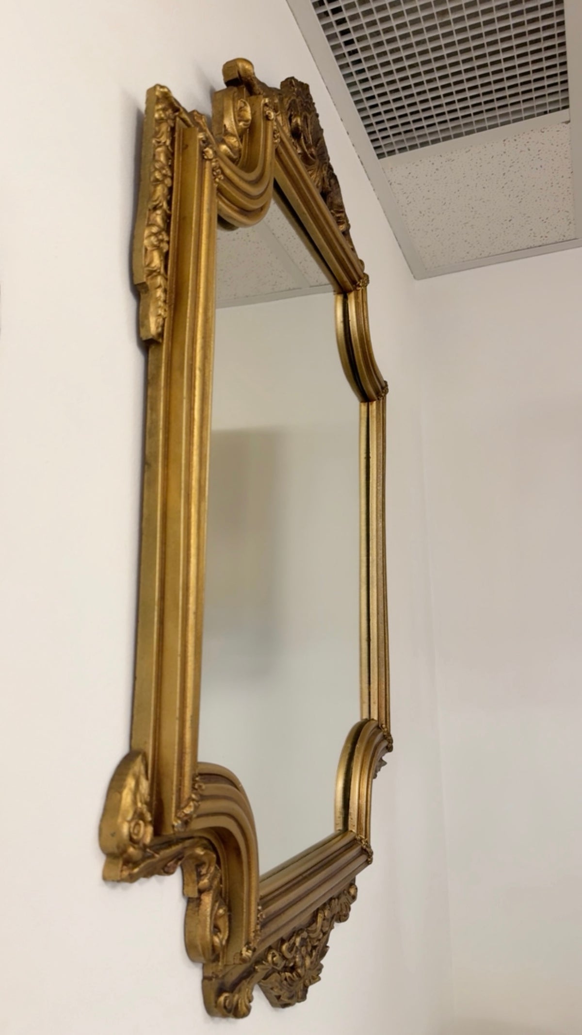 HOLLYWOOD REGENCY ORNATE VINTAGE GOLD RESIN WALL MIRROR