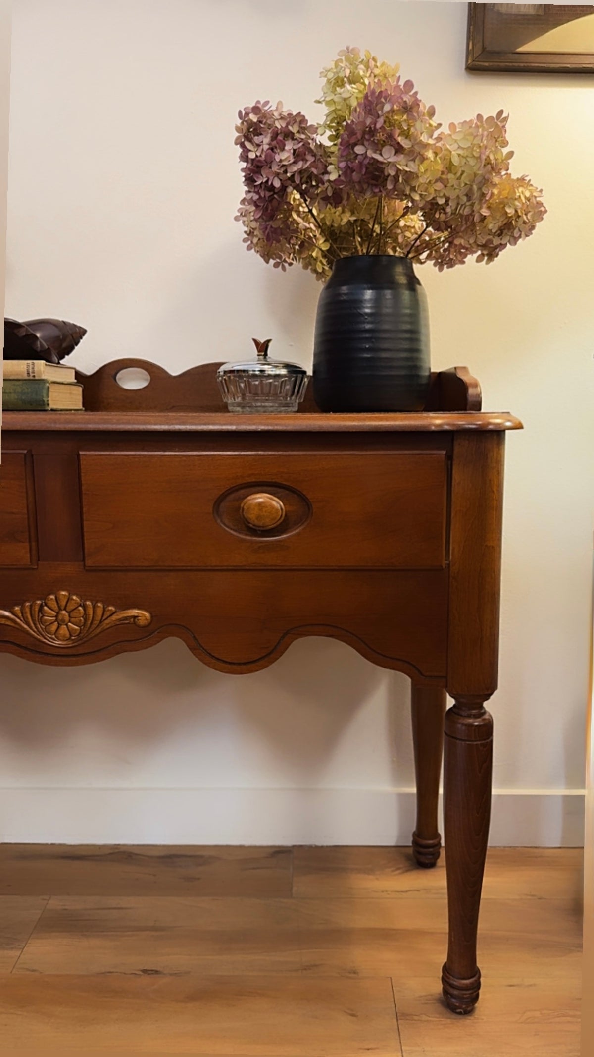 VINTAGE AMERICAN COLONIAL REVIVAL WOODEN CONSOLE TABLE