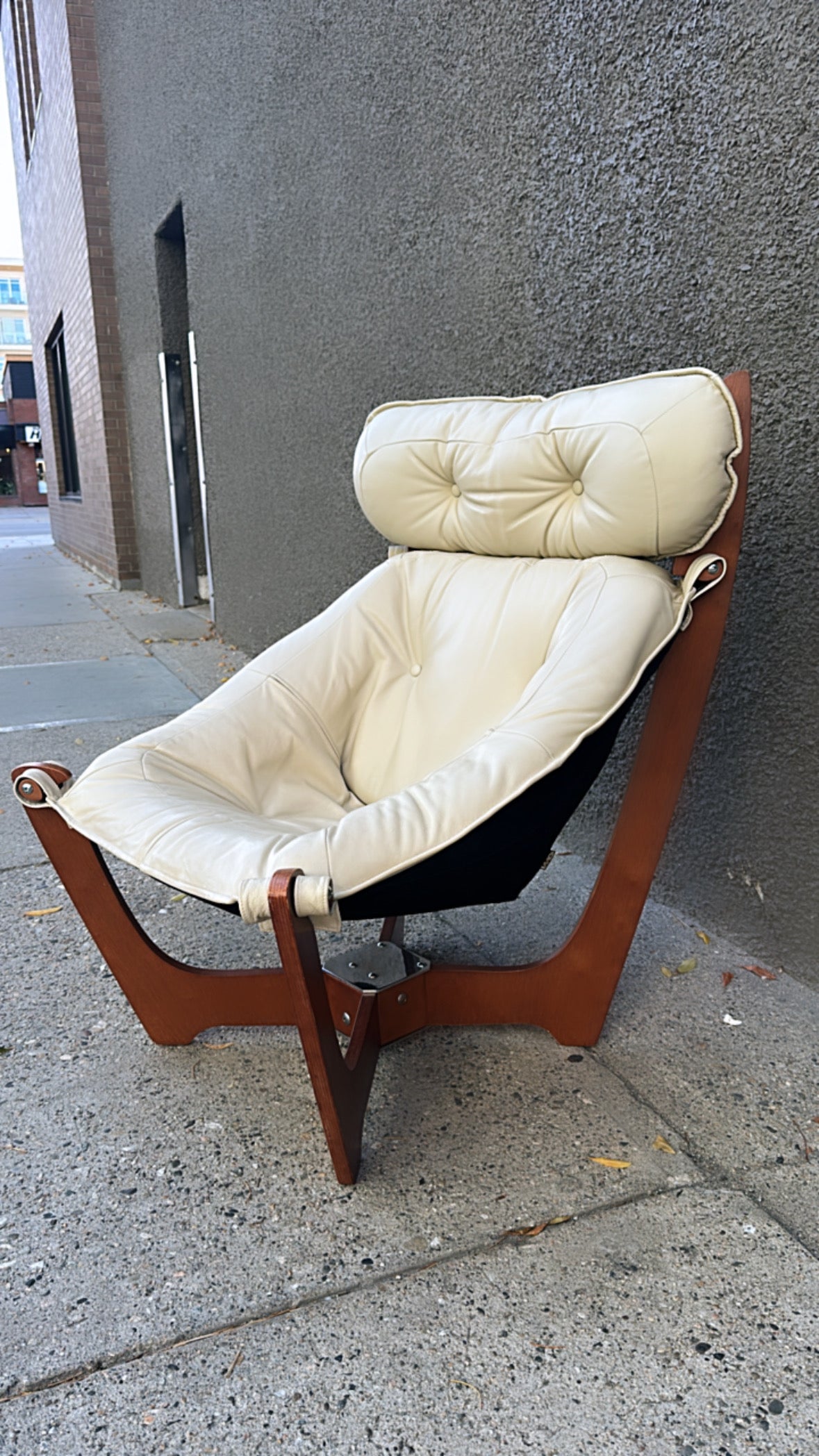 Luna Style Leather Chair