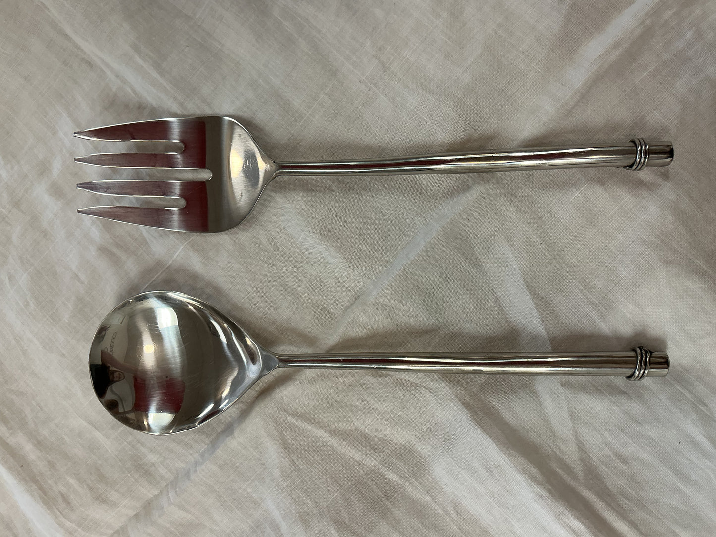 Wavy Metal Salad Tongs