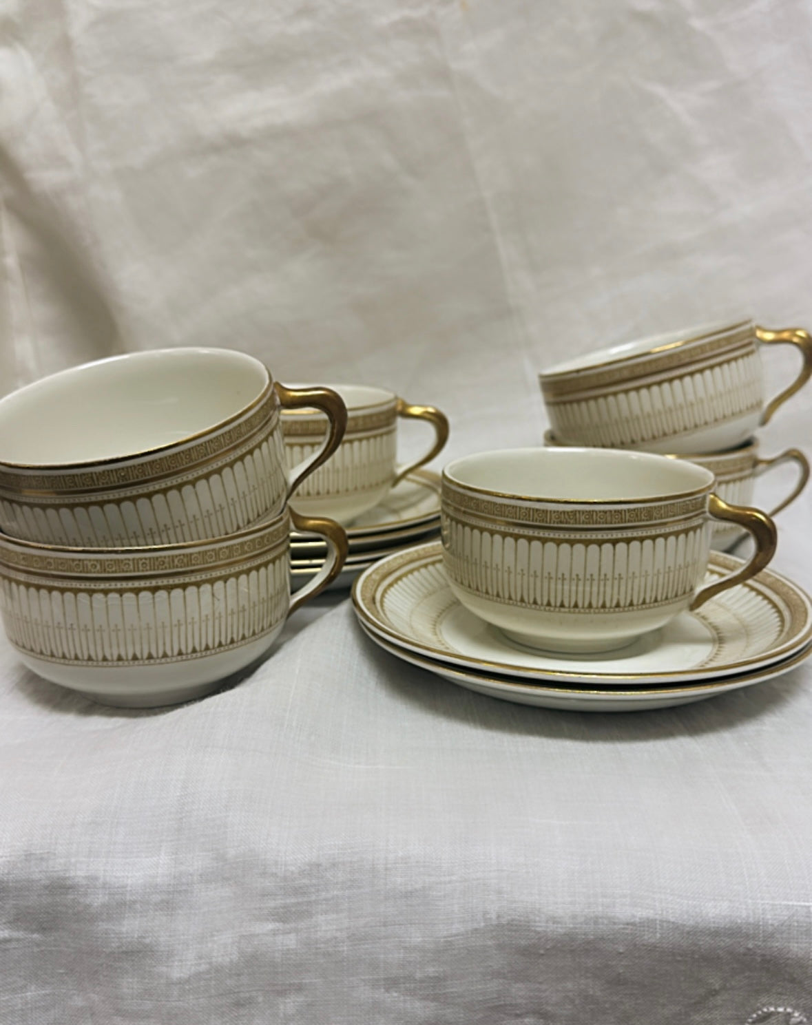 J & G MEAKIN Cups & Saucers