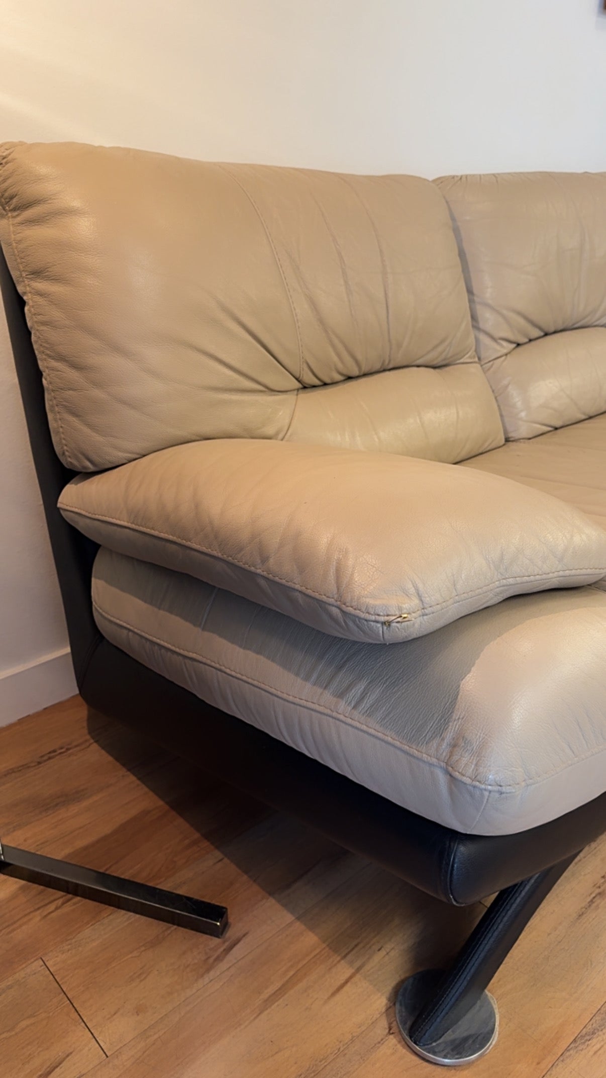 Nicoletti Leather Loveseat