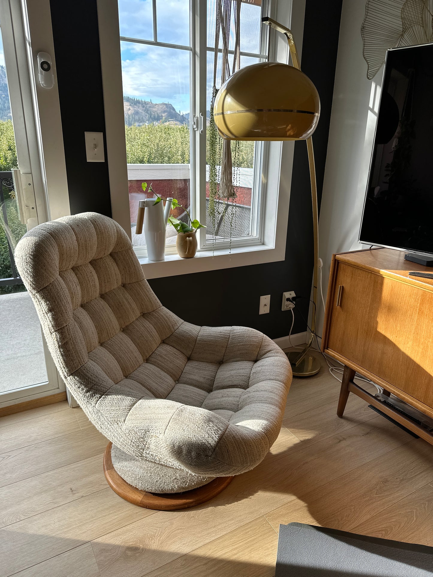 R Huber Scoop Swivel Chair