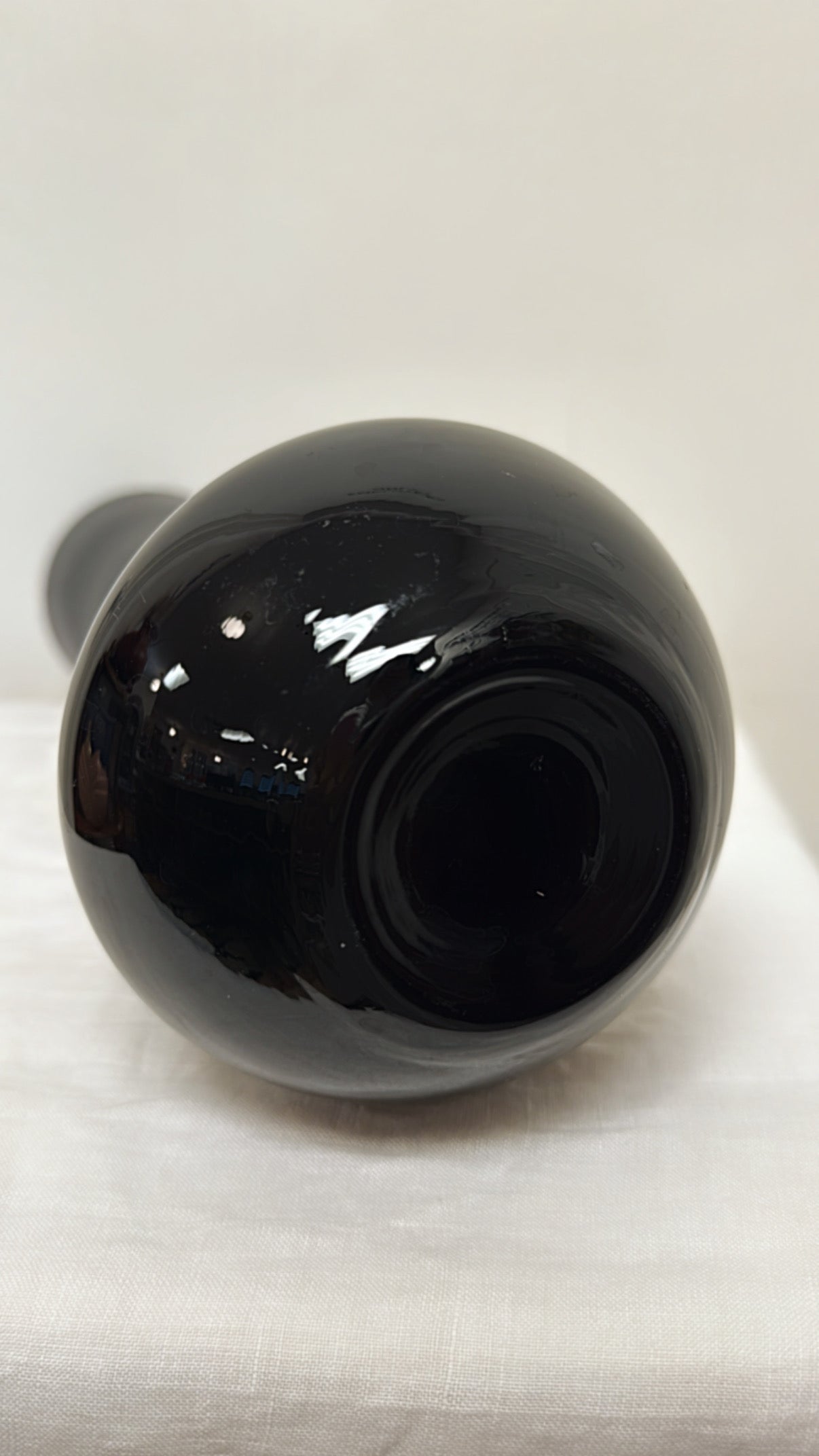 Black Modern Vase