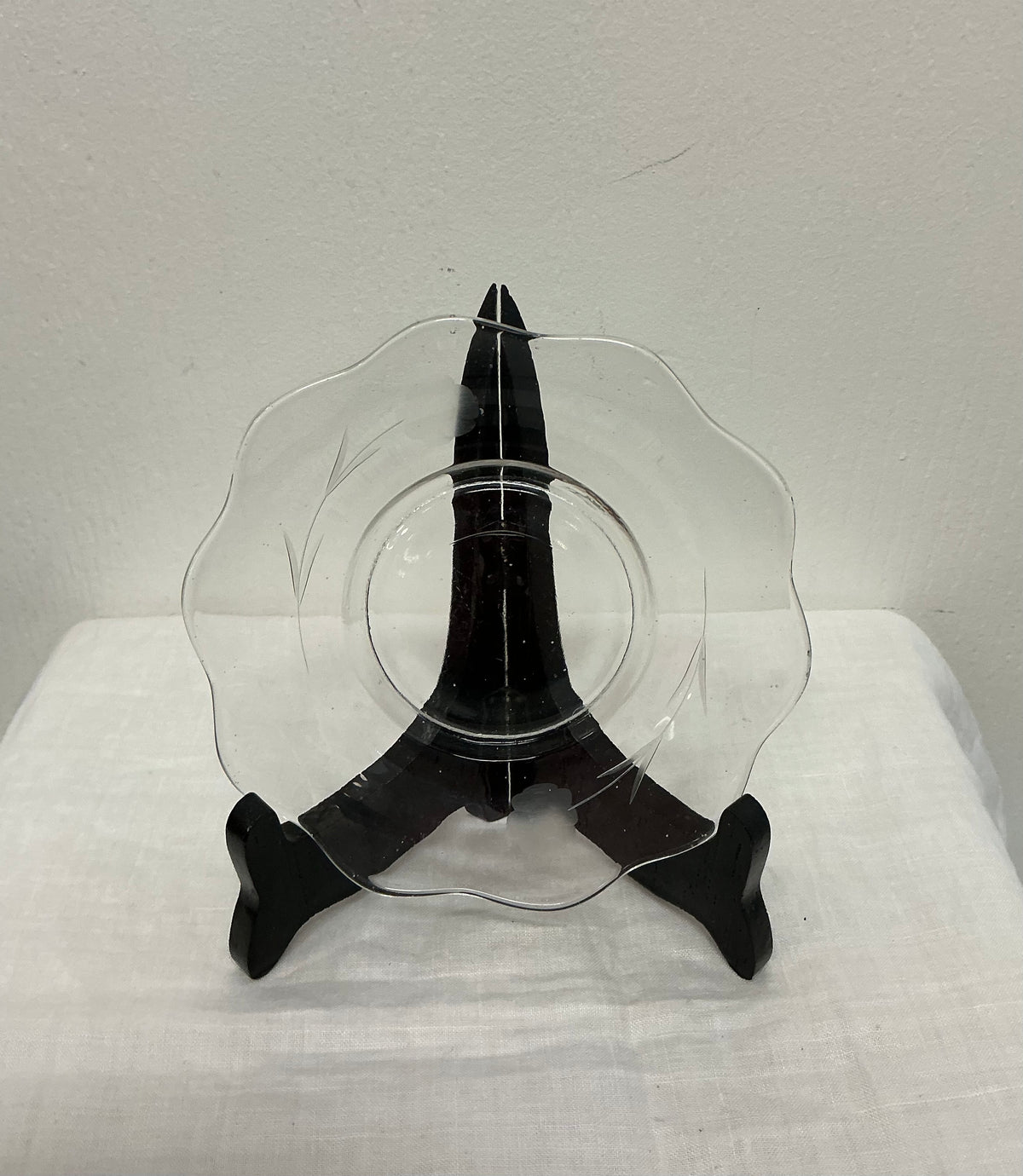 CANTERBURY CLEAR GLASS SCALLOPED-EDGE PLATES