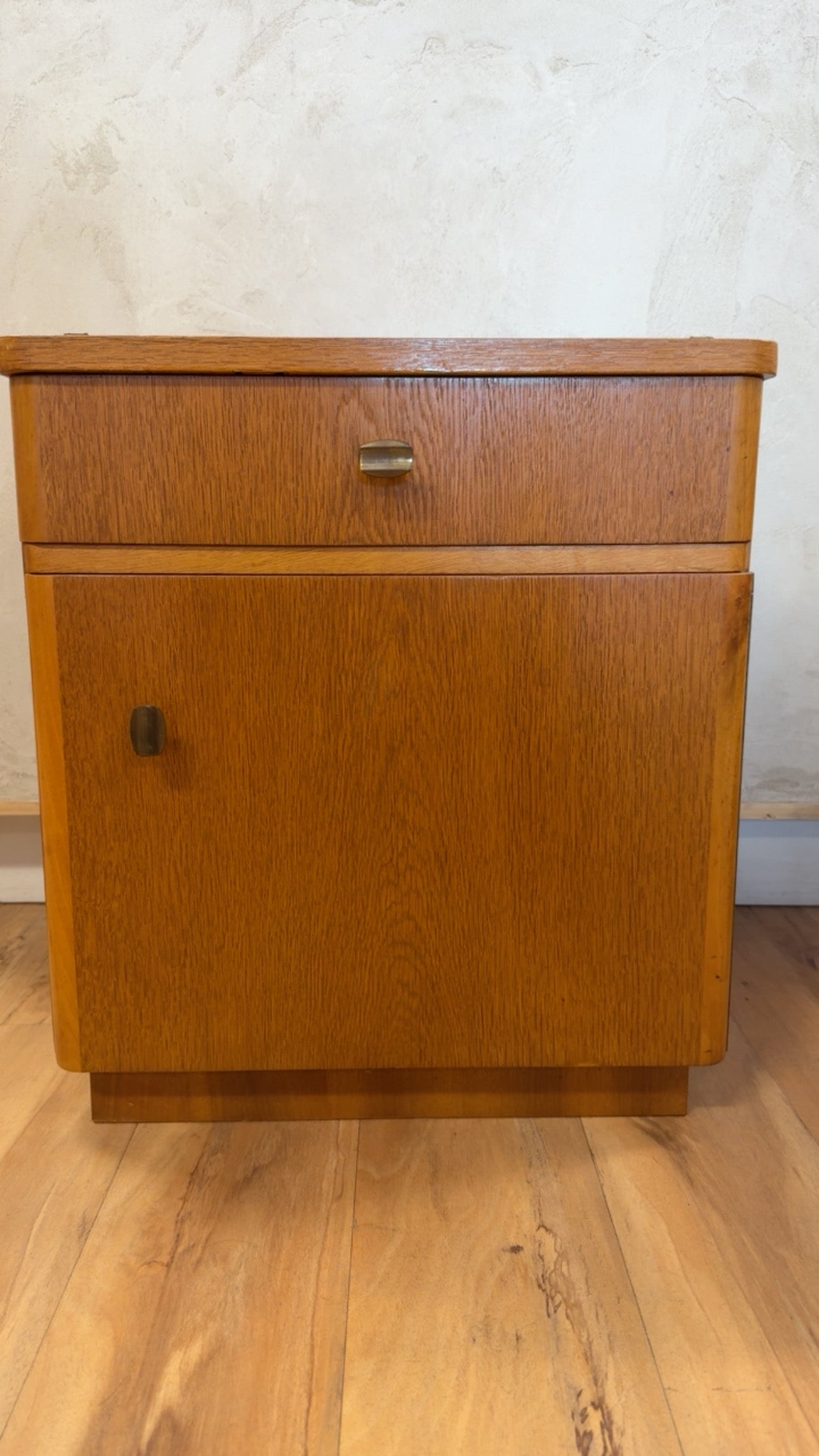 Mid-Century Modern Art Deco-Style Maple Wood Nightstands – Set of 2