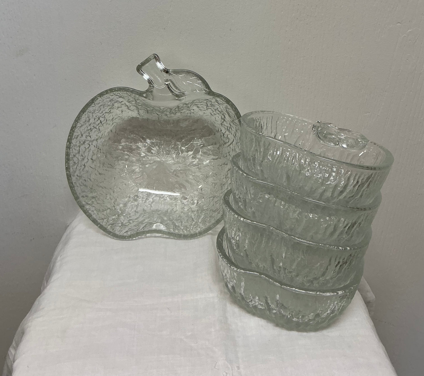 MCM TEXTURED APPLE GLASS SERVING BOWL SET