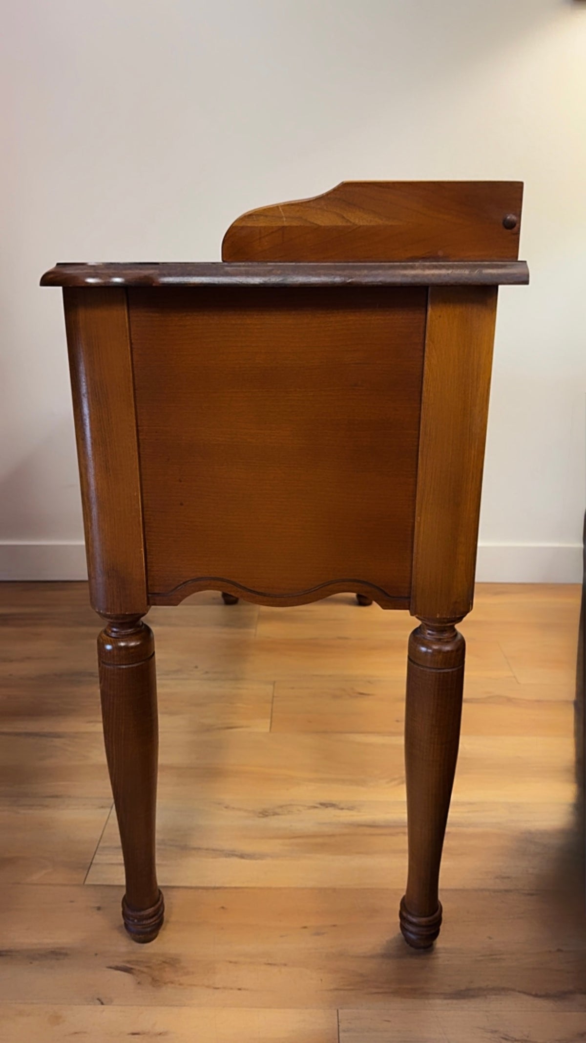 VINTAGE AMERICAN COLONIAL REVIVAL WOODEN CONSOLE TABLE