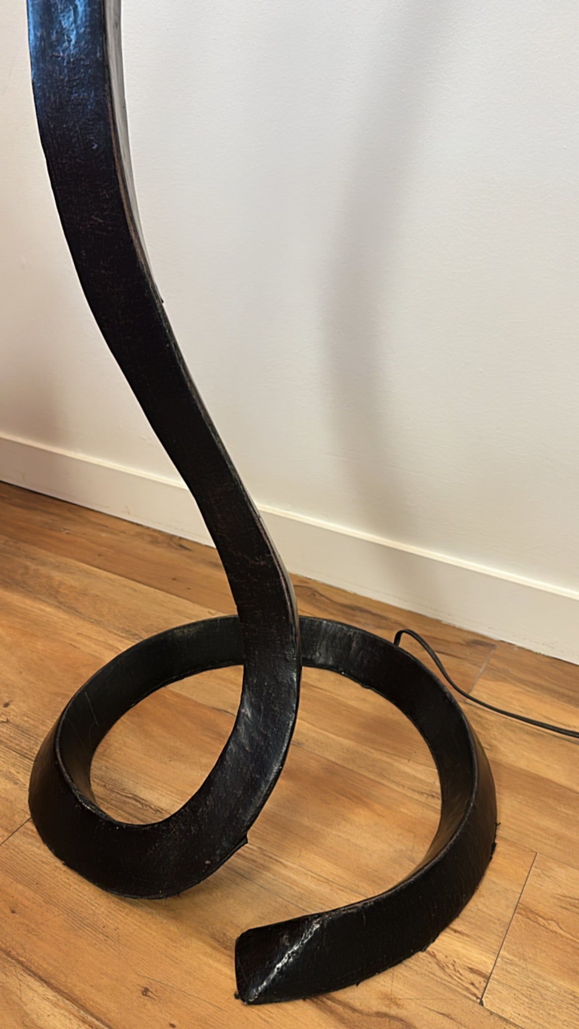 Iron Ribbon Floor Lamp