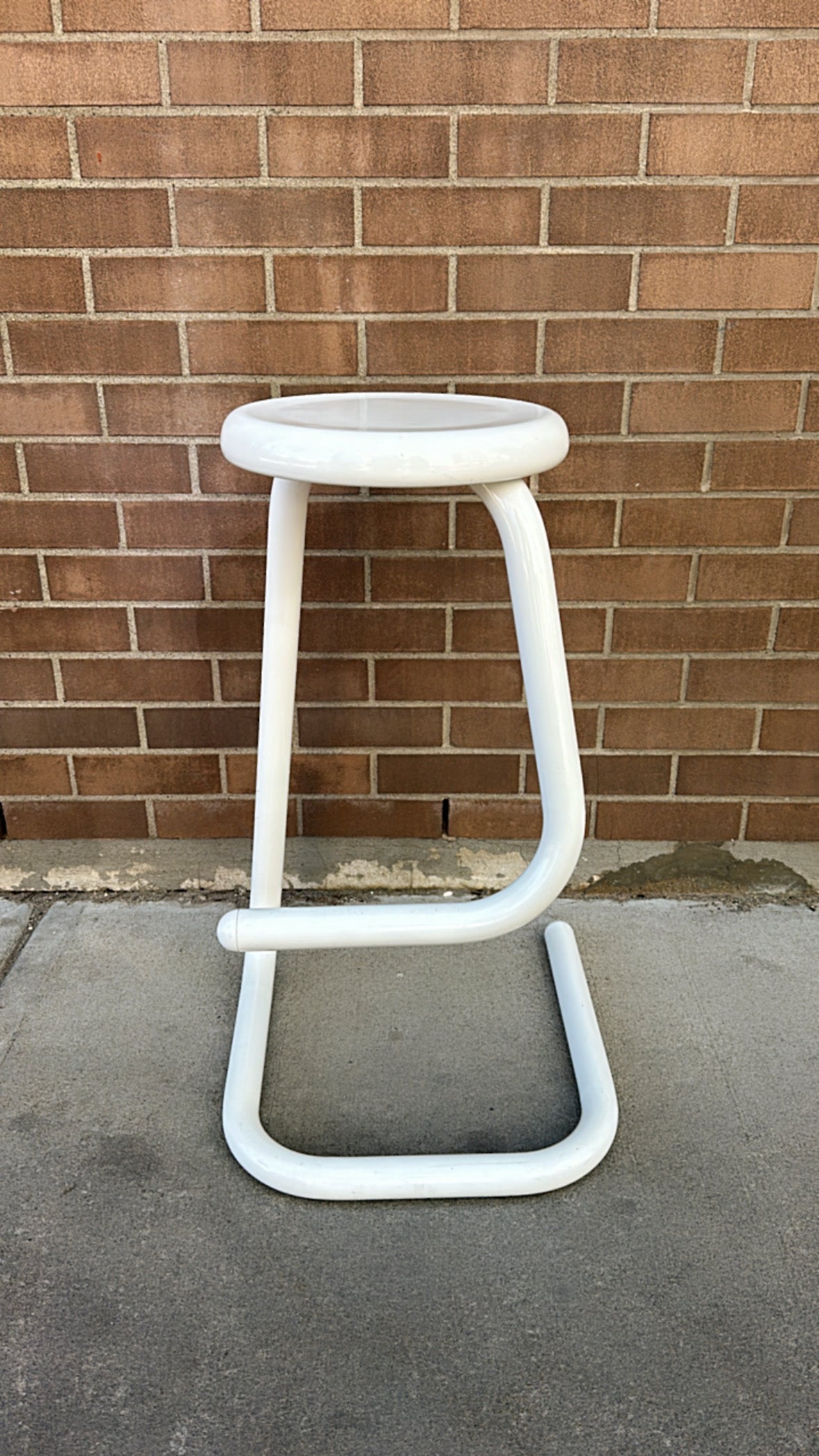 Paperclip Stool (RENTAL)