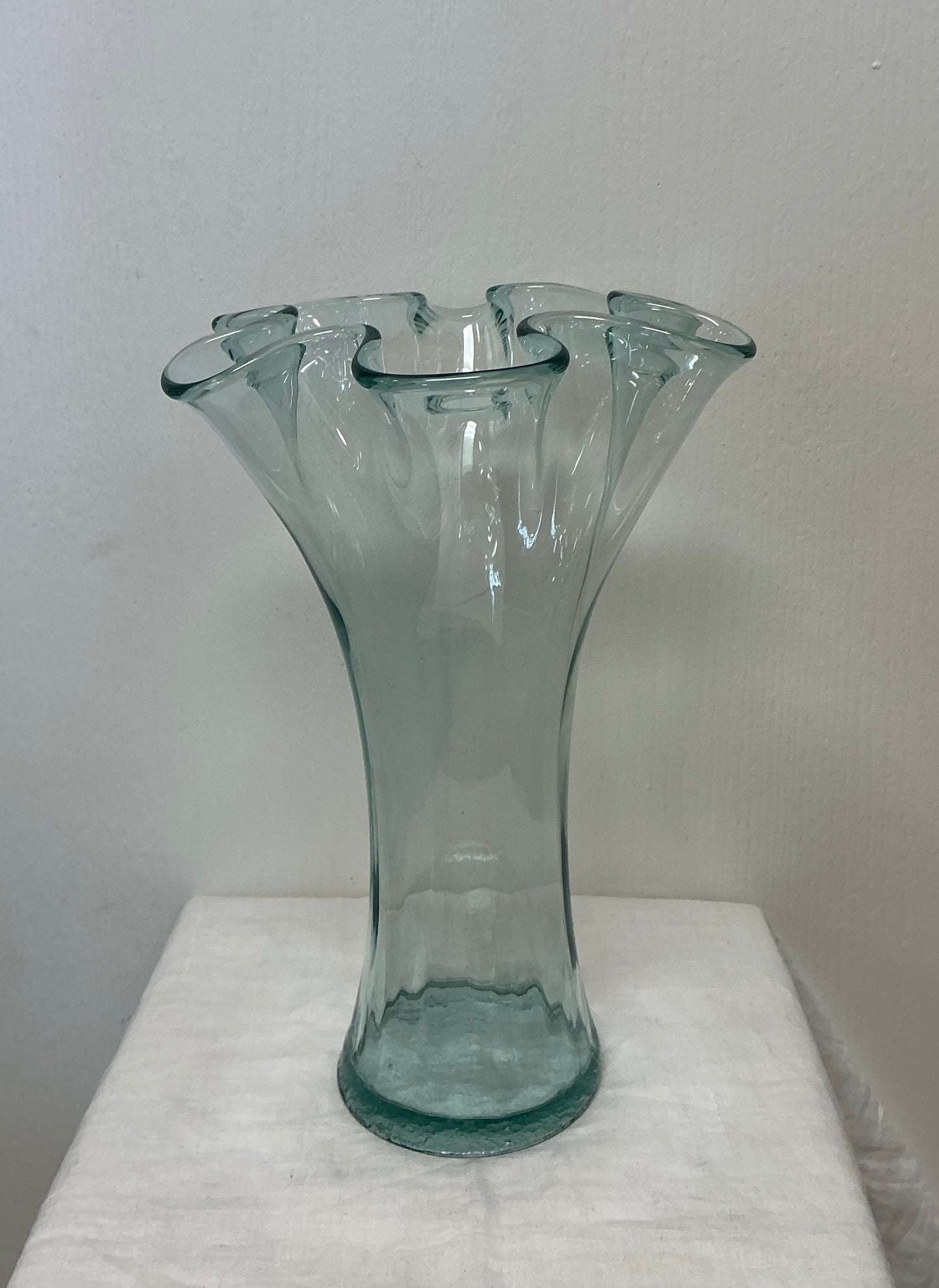 RECYCLED GLASS FLUTED/WAVY VASE