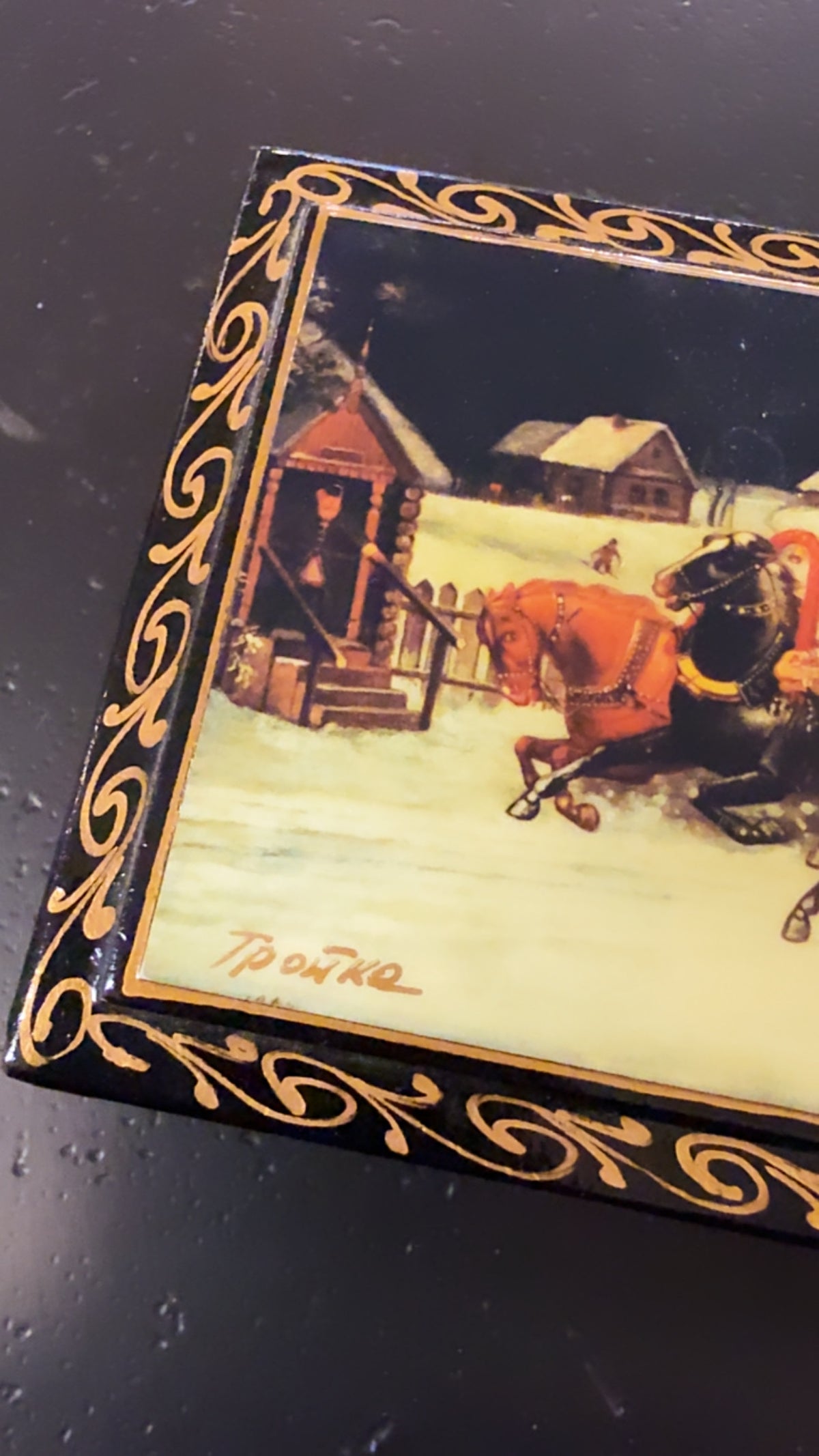 VINTAGE RUSSIAN HANDPAINTED LACQUER JEWELRY BOX