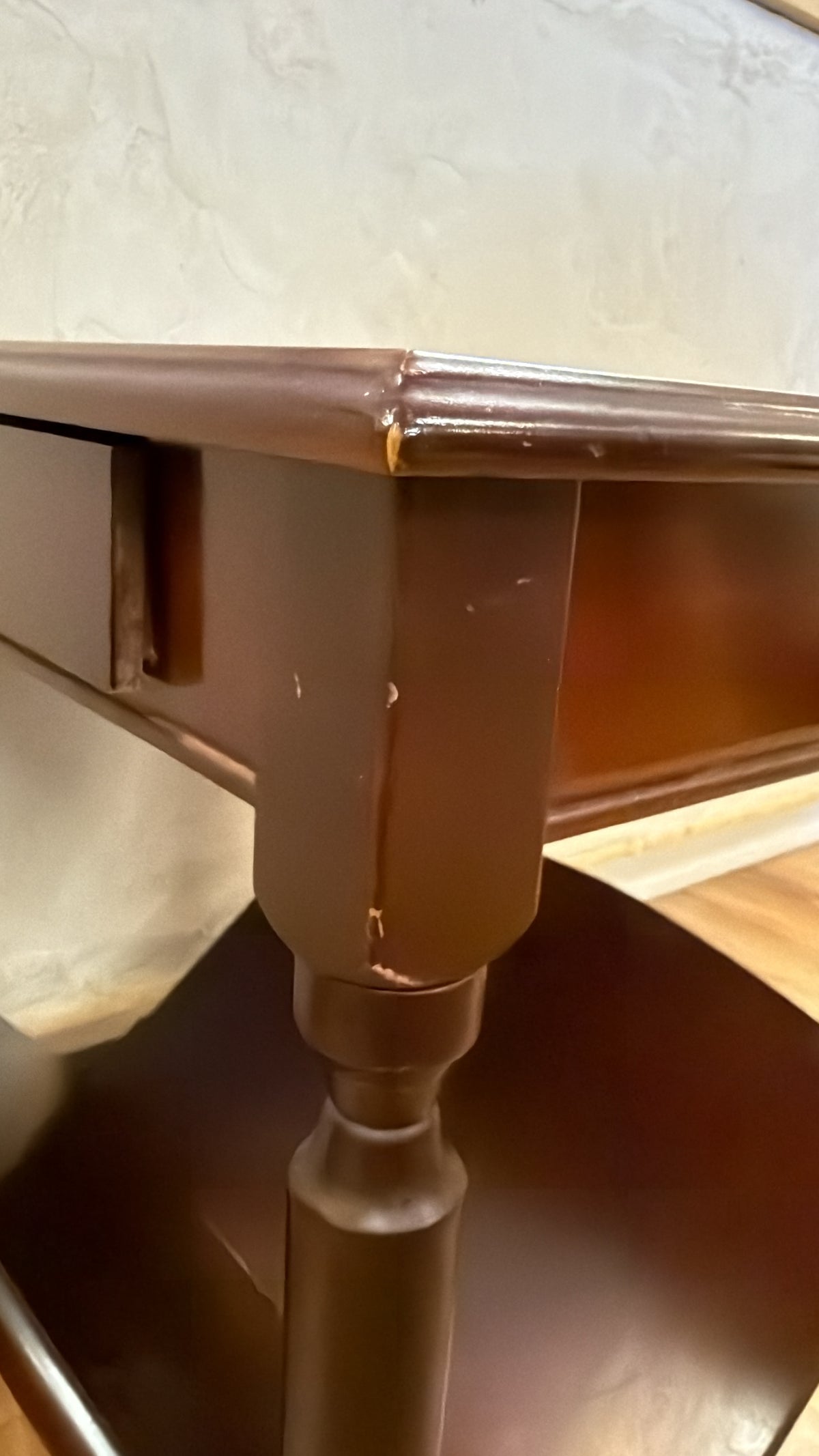 VINTAGE MAHOGANY WOODEN END TABLE WITH MAGAZINE SHELF