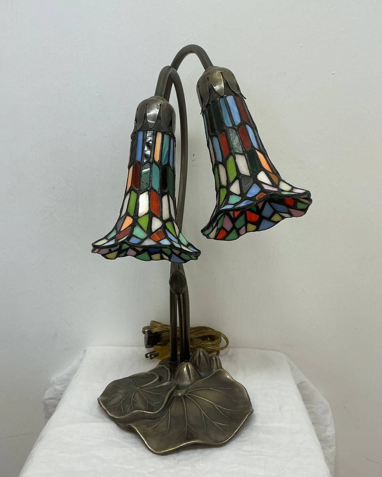 Tiffany-Style Stained Lily Lamp