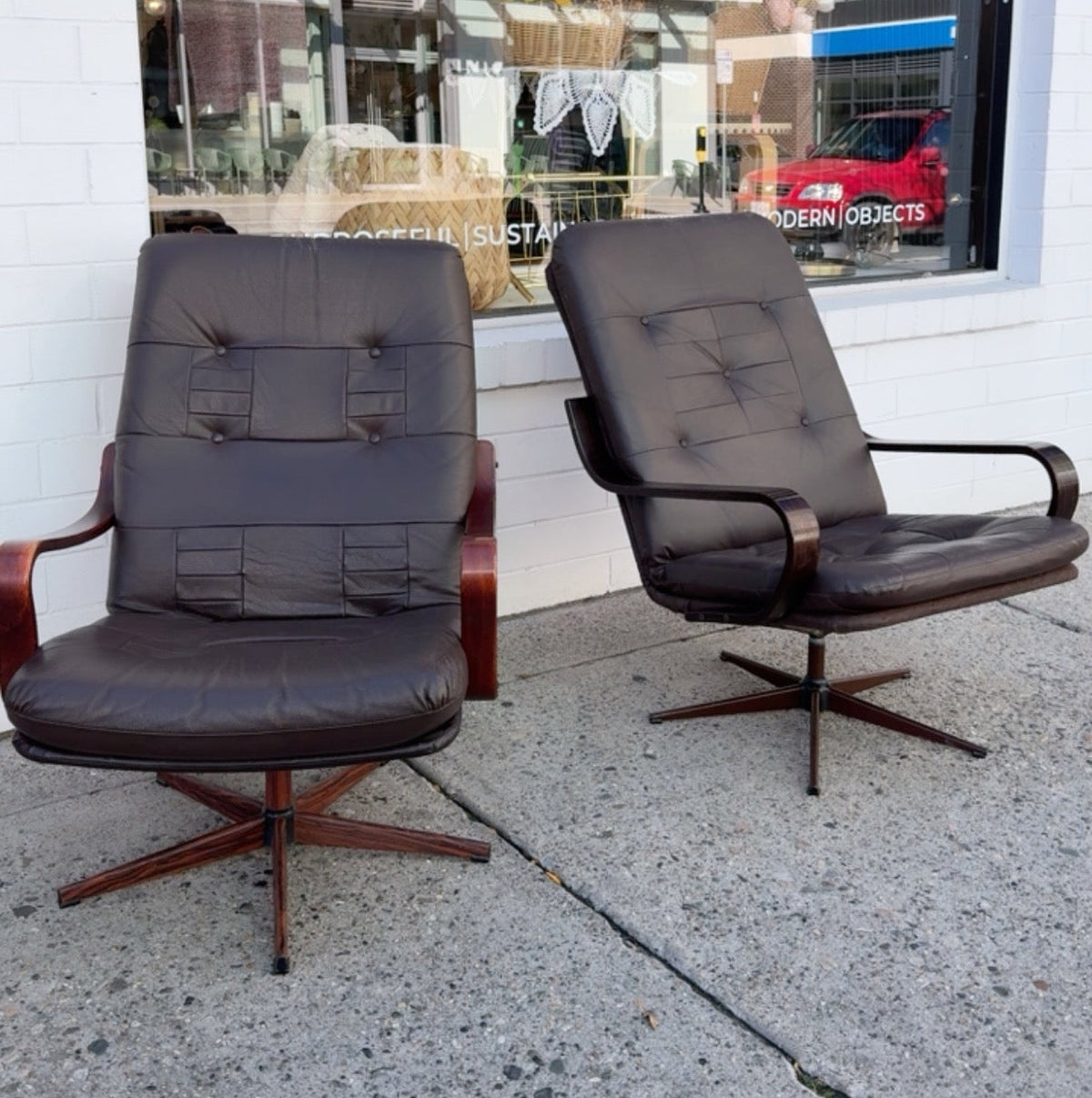 MID-CENTURY MODERN PATCHWORK DANISH BROWN SWIVEL CHAIR