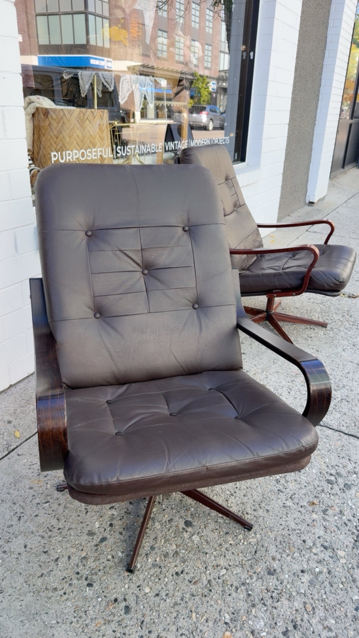 MID-CENTURY MODERN PATCHWORK DANISH BROWN SWIVEL CHAIR