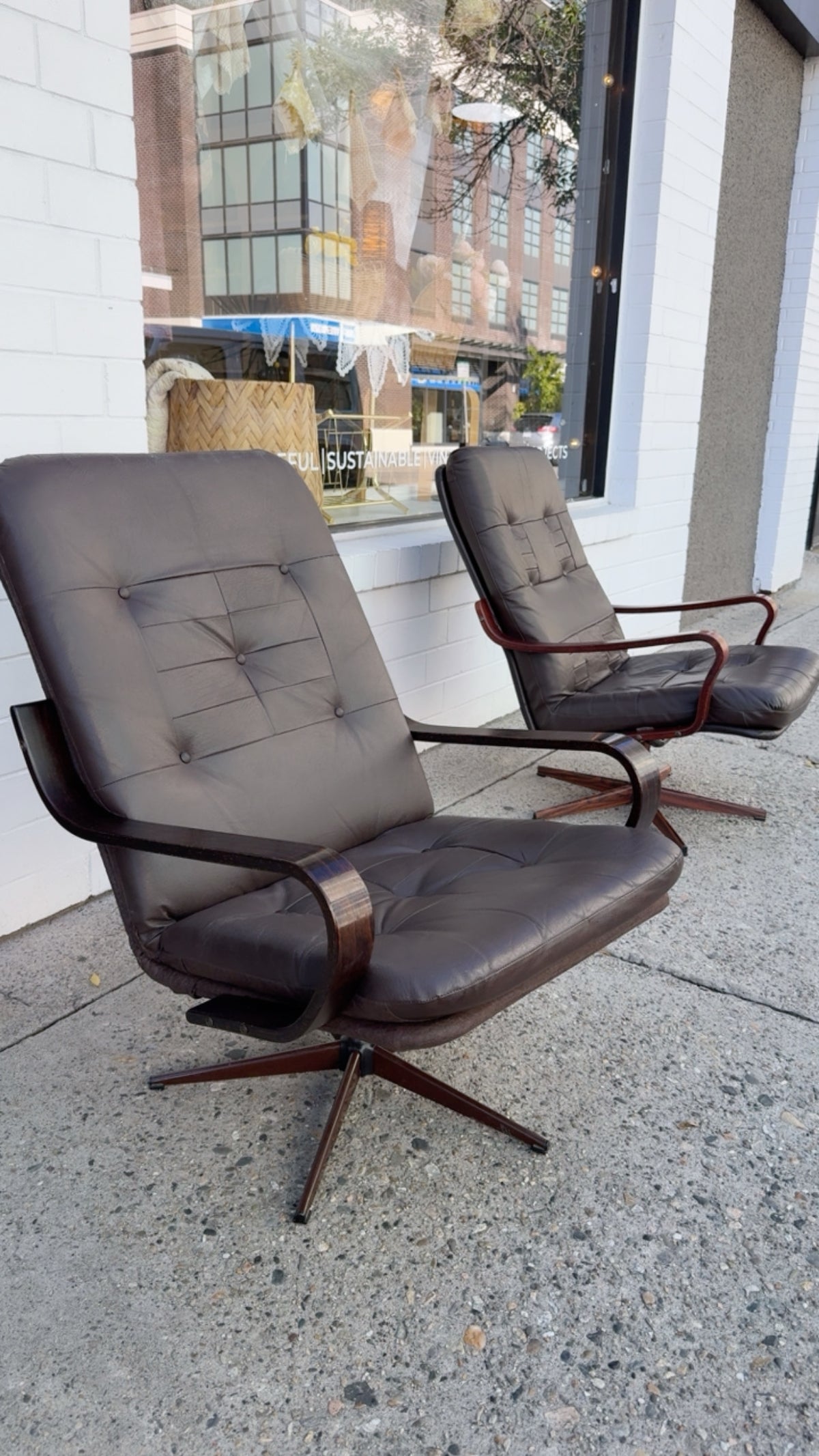 MID-CENTURY MODERN PATCHWORK DANISH BROWN SWIVEL CHAIR