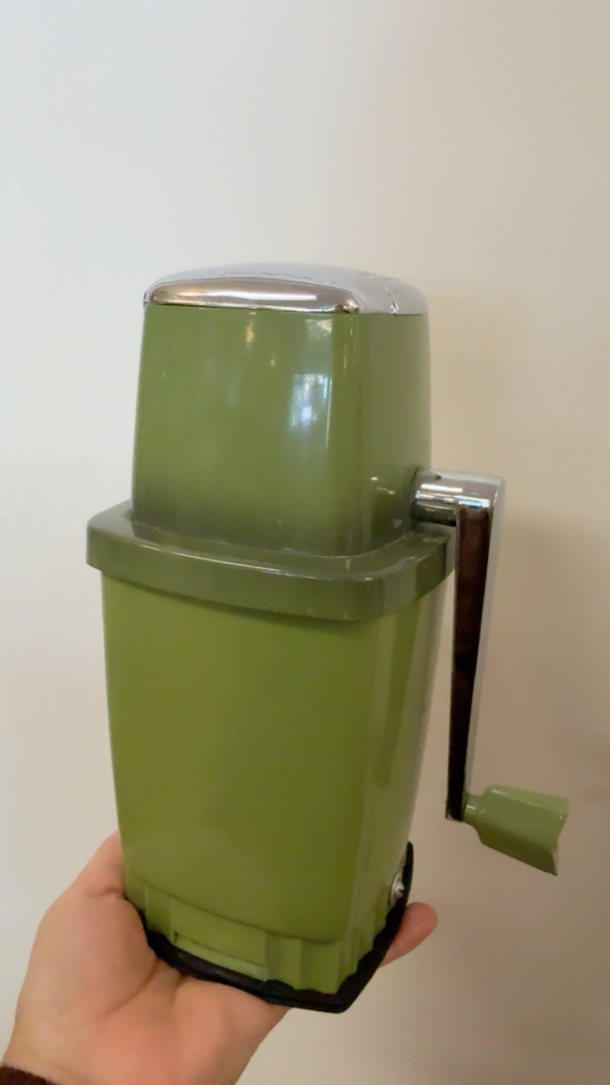1960S VINTAGE SWING-A-WAY ICE CRUSHER