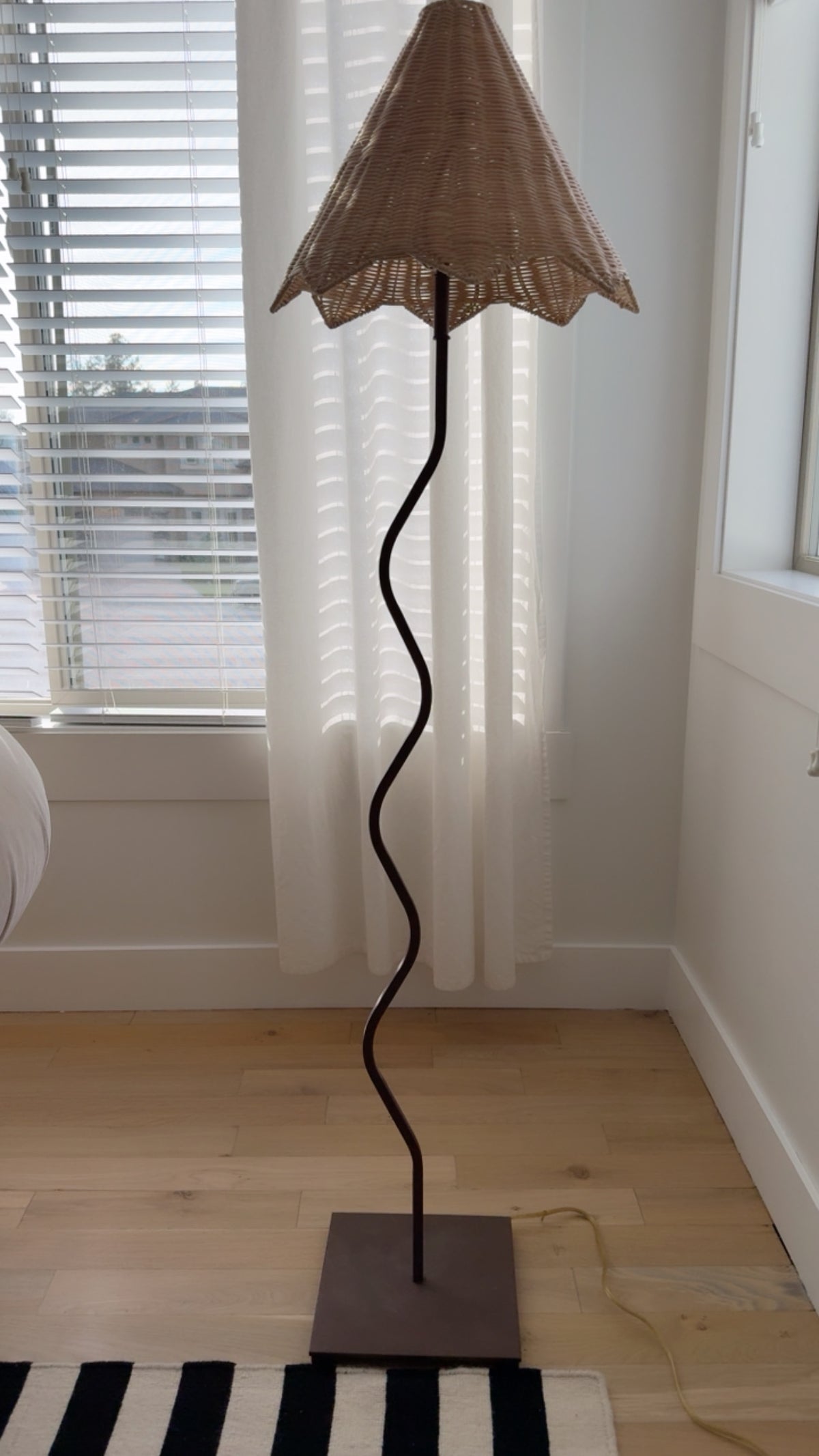 Wavy Floor Lamp