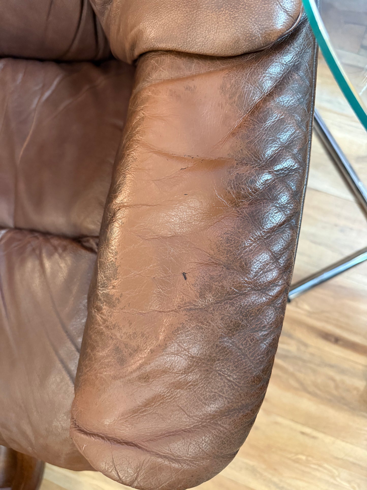 EKORNES STRESSLESS BROWN LEATHER SWIVEL RECLINER CHAIR & OTTOMAN
