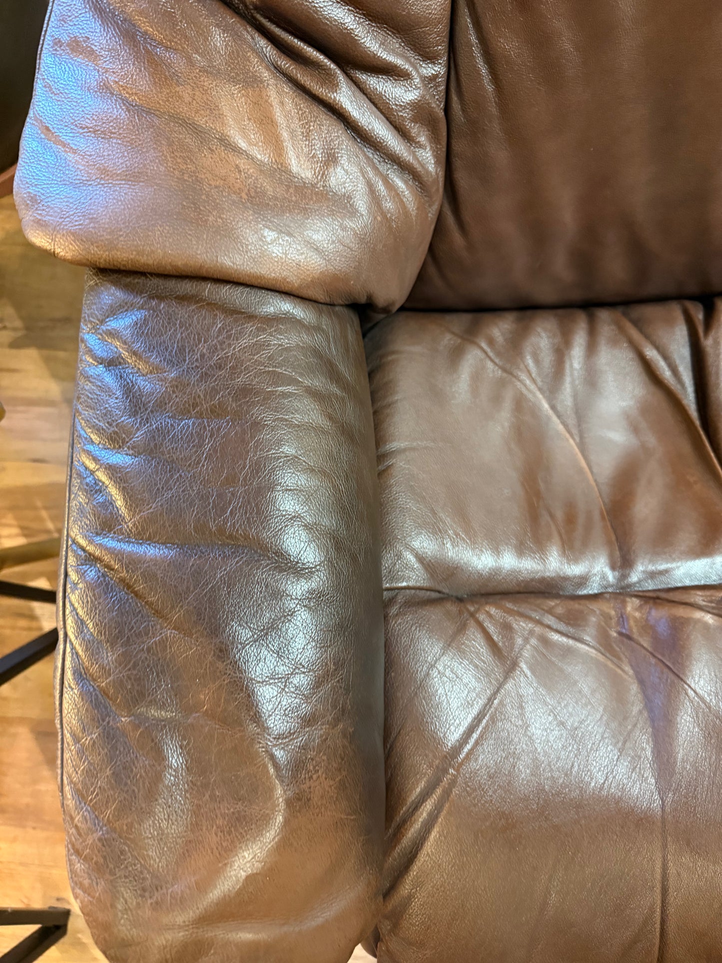 EKORNES STRESSLESS BROWN LEATHER SWIVEL RECLINER CHAIR & OTTOMAN